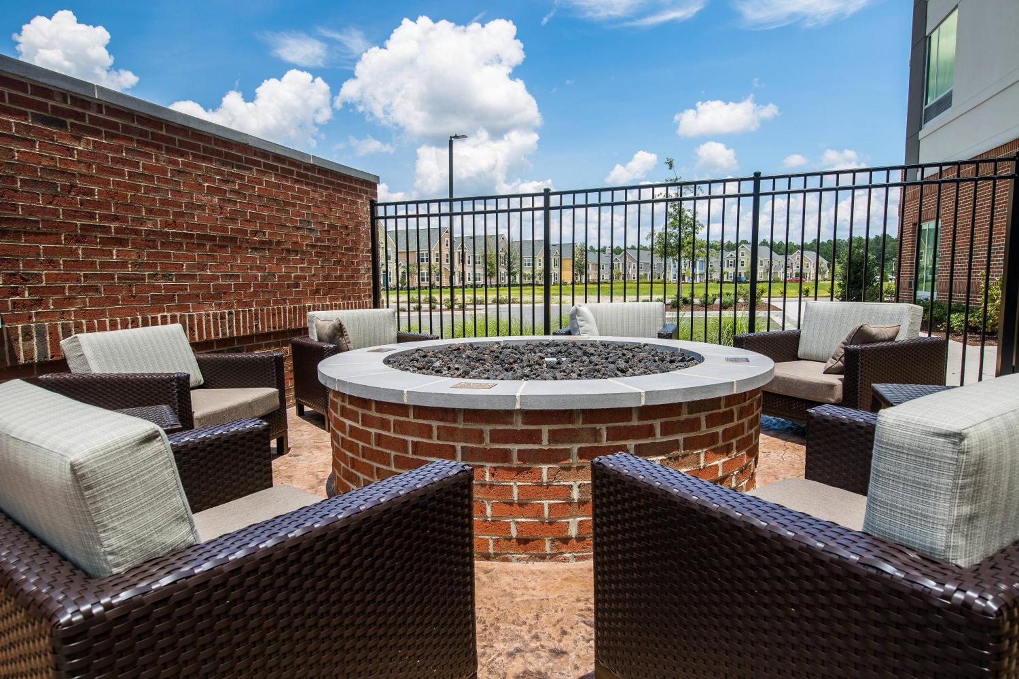 Hotel Courtyard By Marriott Columbia Cayce Esterno foto